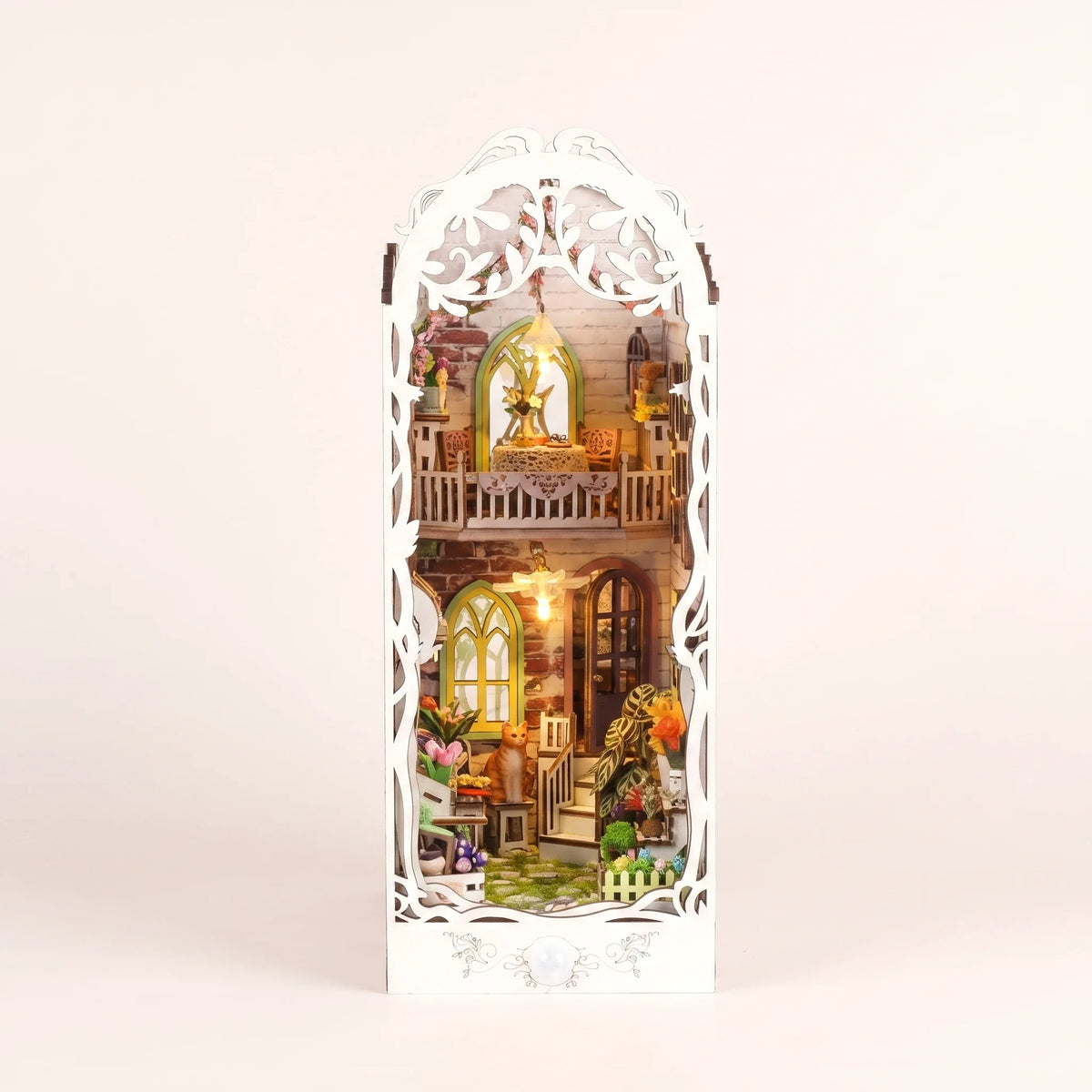 Book nook — La Cour aux Chats