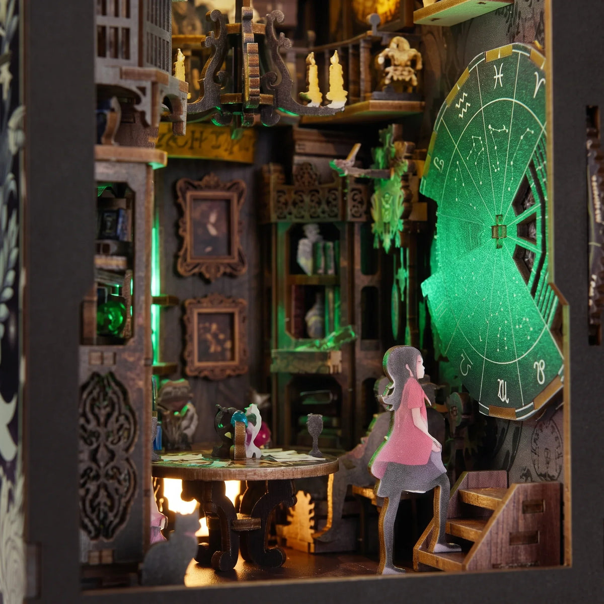 Book nook — L'Apothicairerie aux Rouages