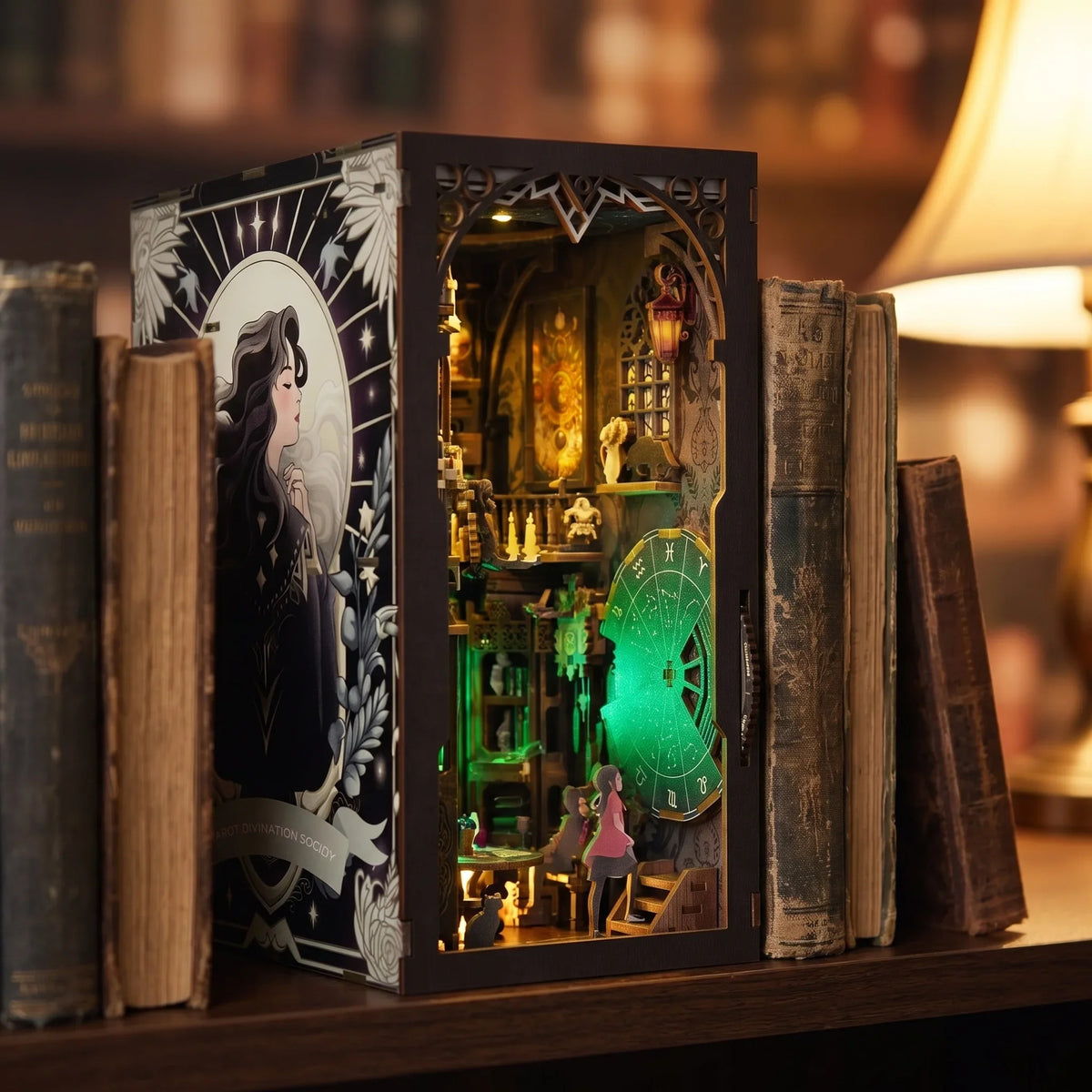 Book nook — L'Apothicairerie aux Rouages