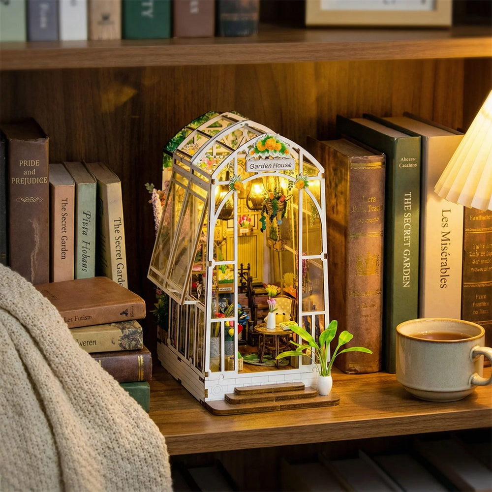 Book nook — La Maison Fleurie (347)