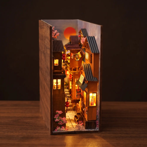 Book nook — La Ruelle aux Lanternes