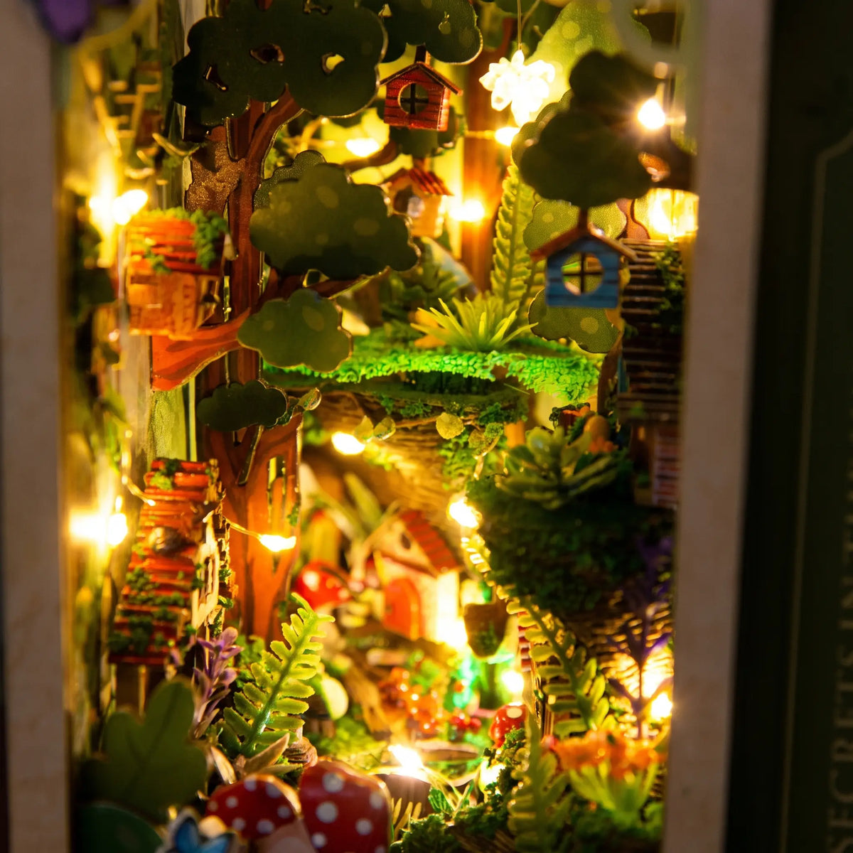 Book nook — La Forêt aux Lucioles