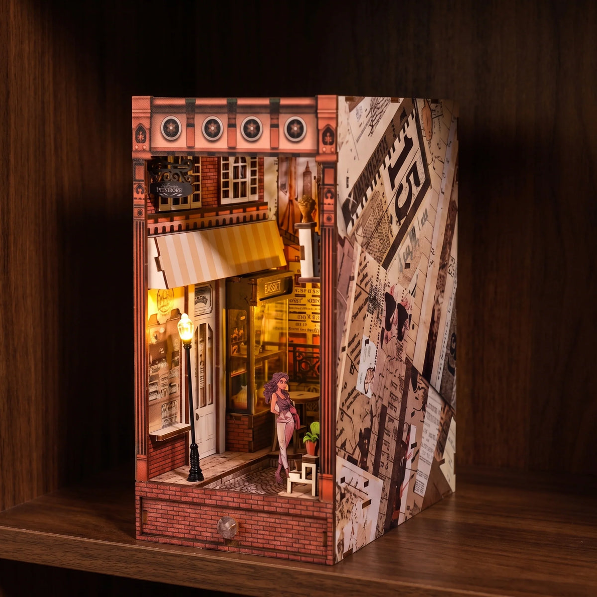 Book nook — La Ruelle au Couchant