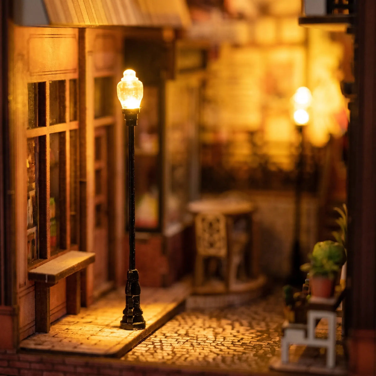 Book nook — La Ruelle au Couchant