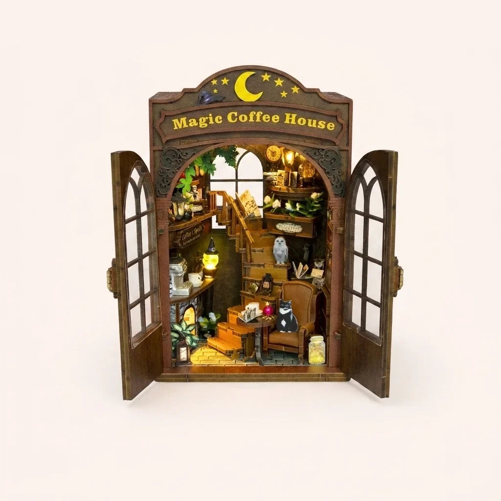 Book nook — Le Café au Clair de Lune