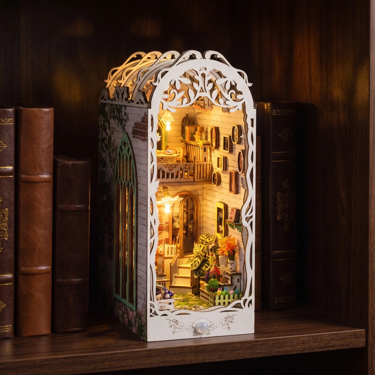 Book nook — La Cour aux Chats