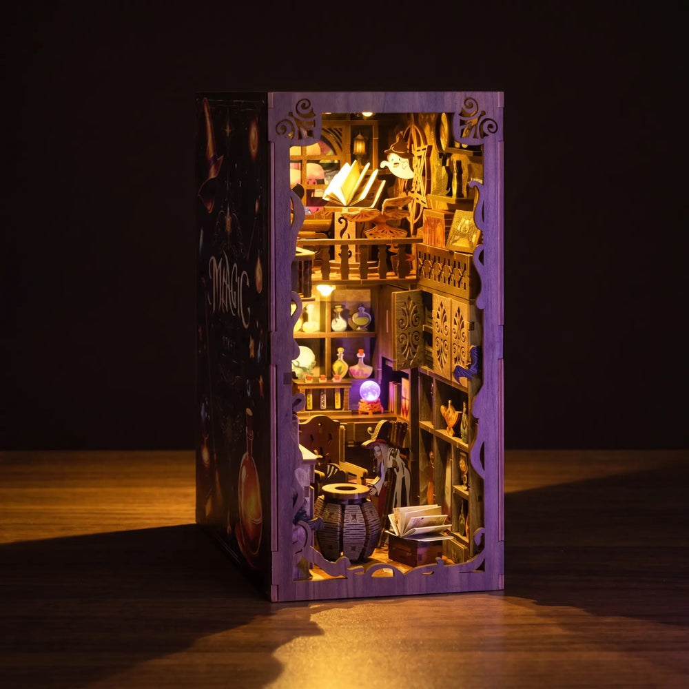 Book nook — La Tour du Magicien